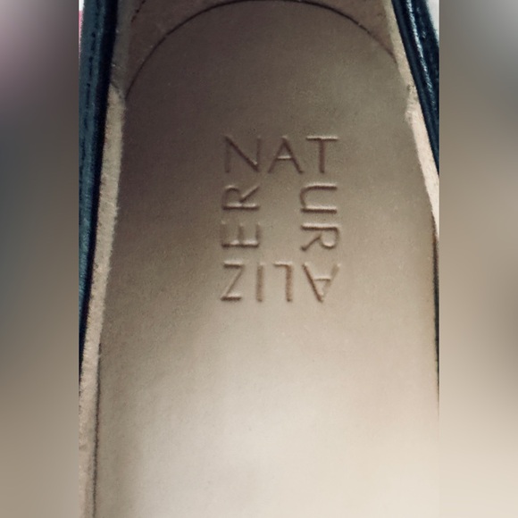 Naturalizer Maxwell Black Patent Toe Cap Accentuates the Black Leather F… - Picture 6 of 9